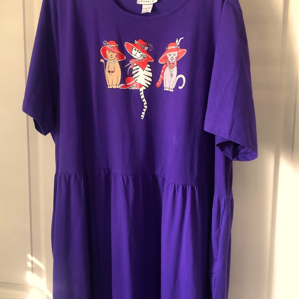 Fun! Whimsy! Vintage “red hat club” dress in excellent condition.